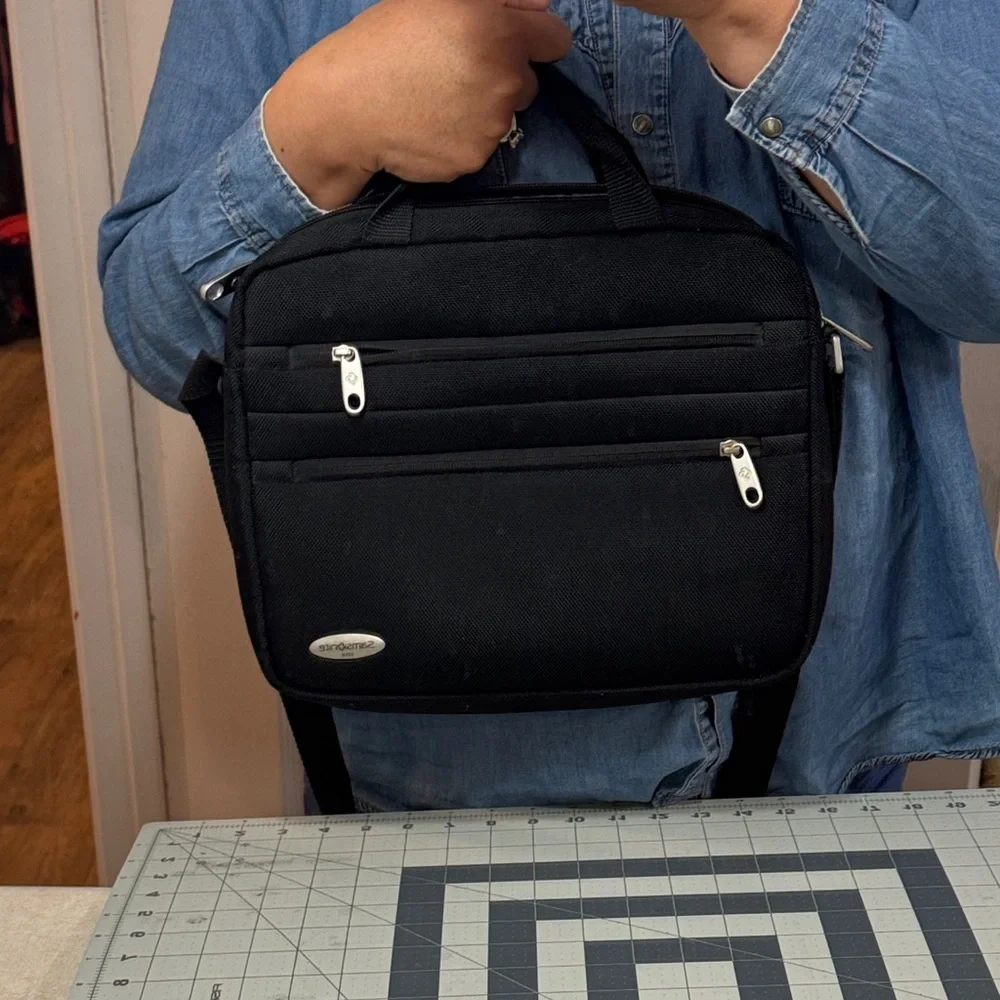 Samsonite Crossbody or Shoulder bag either two handles.
